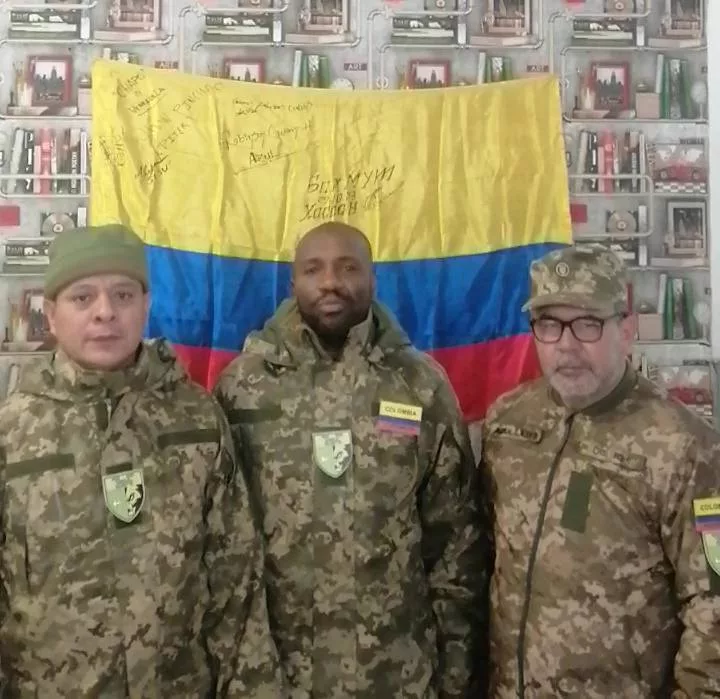 Чем колумбийцев завлекают на Украину. Обнаружена трофейная методичка