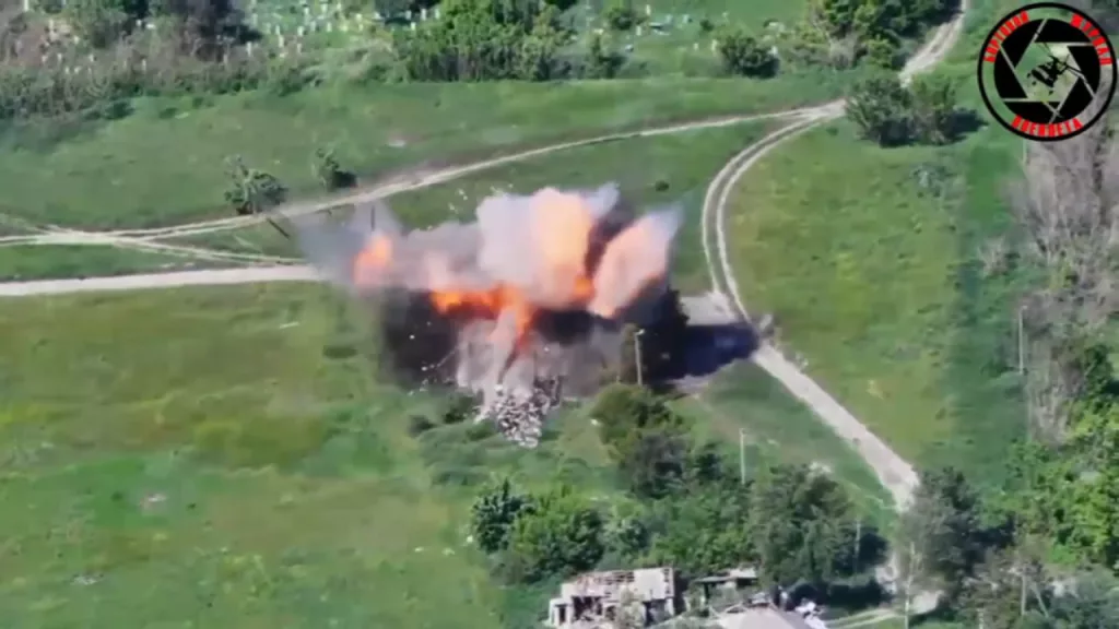 Используемый противником дом буквально сдуло попаданием ракеты Х-39 ЛМУР