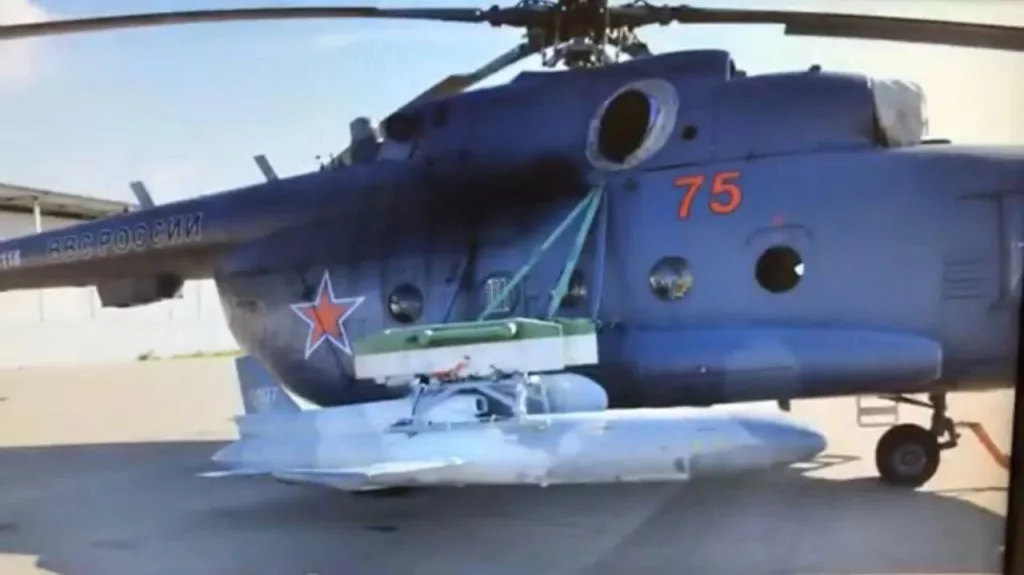Кадры применения дрона «Дань-М» с борта вертолета Ми-8 ВКС России