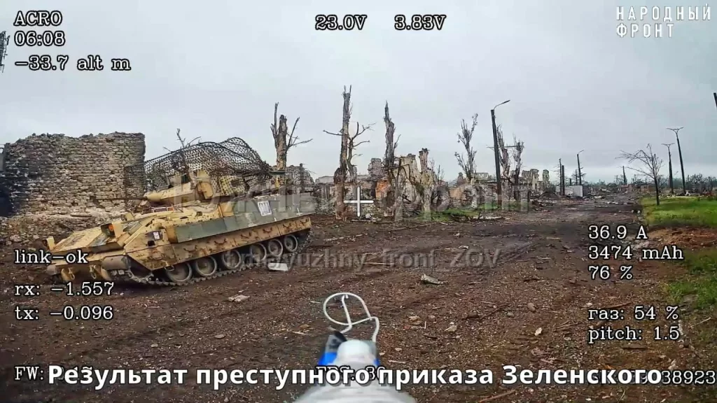 Пара подбитых и брошенных БМП M2A2 Bradley ODS-SA, бронеавтомобиль "Козак-7", а также пара сгоревших БТР M113 с десантом и БМП Marder 1A3 в результате неудачного контрудара 100-й мехбригады ВСУ в Торецке