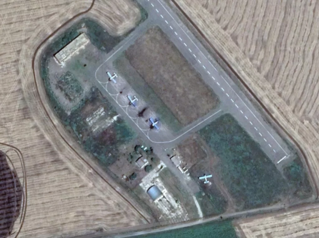 Ракетный удар по небольшому аэродрому возле села Кисличеватая в Днепропетровской области