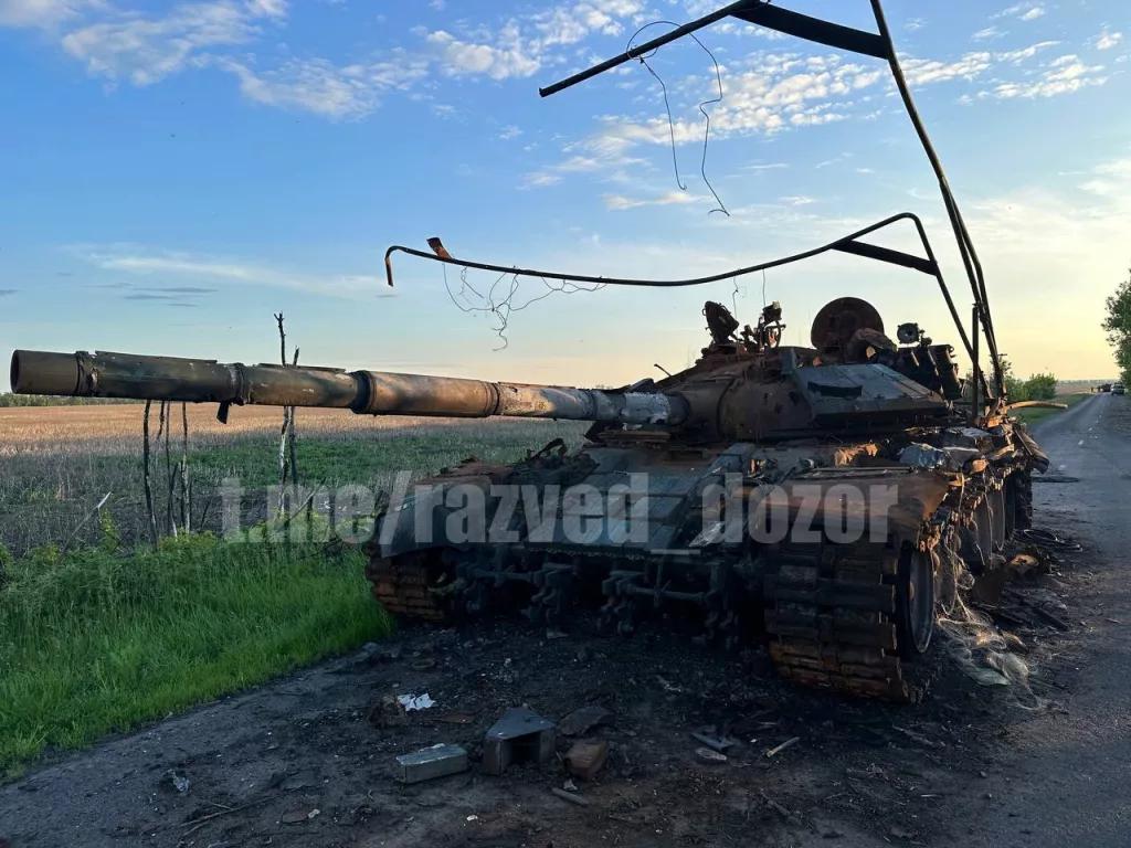 Осмотр уничтоженной американской ББМ International MaxxPro и других образцов военной техники украинских оккупантов