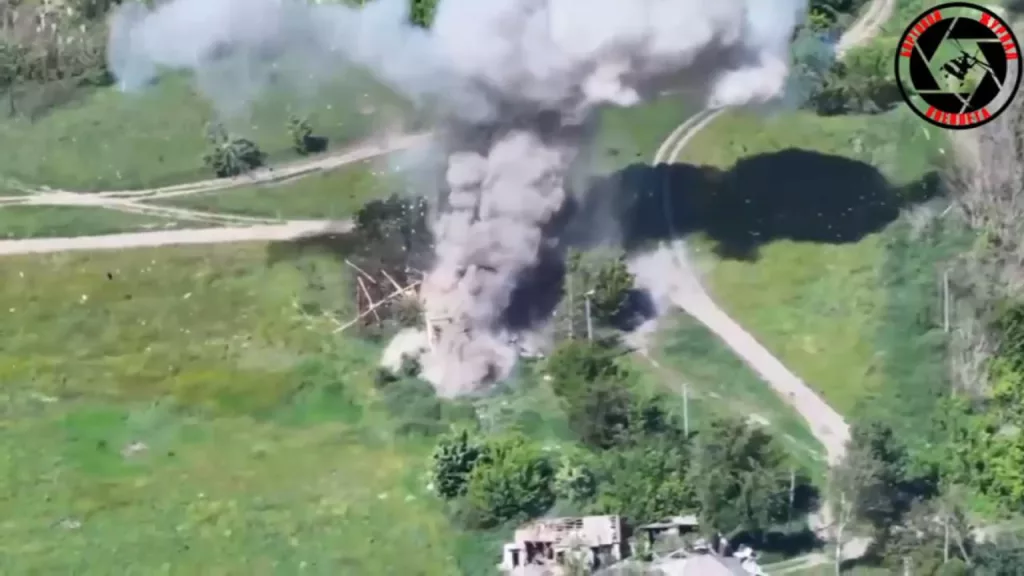 Используемый противником дом буквально сдуло попаданием ракеты Х-39 ЛМУР