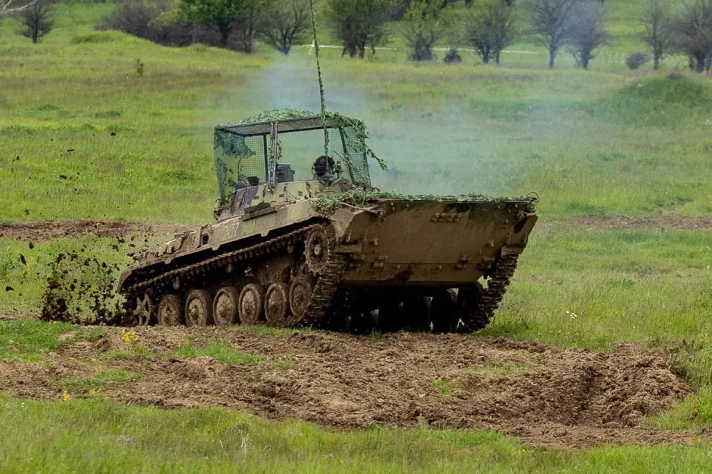 В "полку замангаленных" прибыло - на этот раз простенькими защитными козырьками обзавелись Т-72М, Leopard 2A4 и БМП-2 армии Словакии