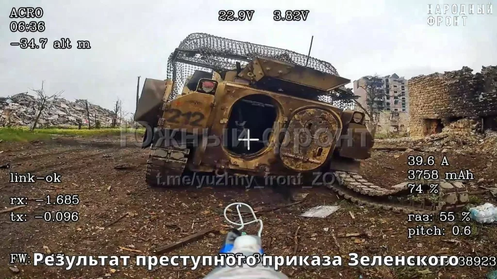 Пара подбитых и брошенных БМП M2A2 Bradley ODS-SA, бронеавтомобиль "Козак-7", а также пара сгоревших БТР M113 с десантом и БМП Marder 1A3 в результате неудачного контрудара 100-й мехбригады ВСУ в Торецке