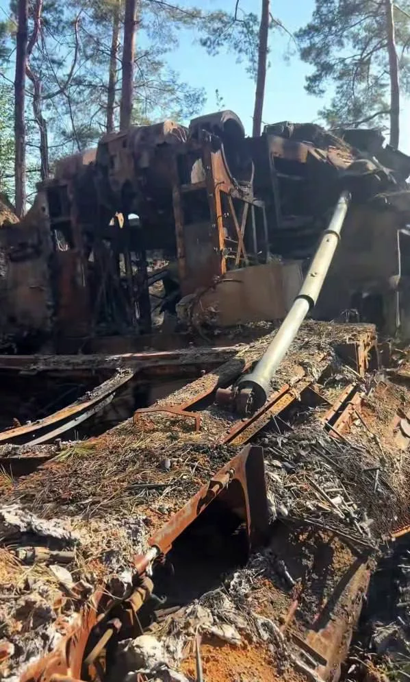 Уничтоженная в районе села Малый Бобрик Сумской области радиолокационная станция 9С32 зенитно-ракетной системы С-300В1 ВСУ