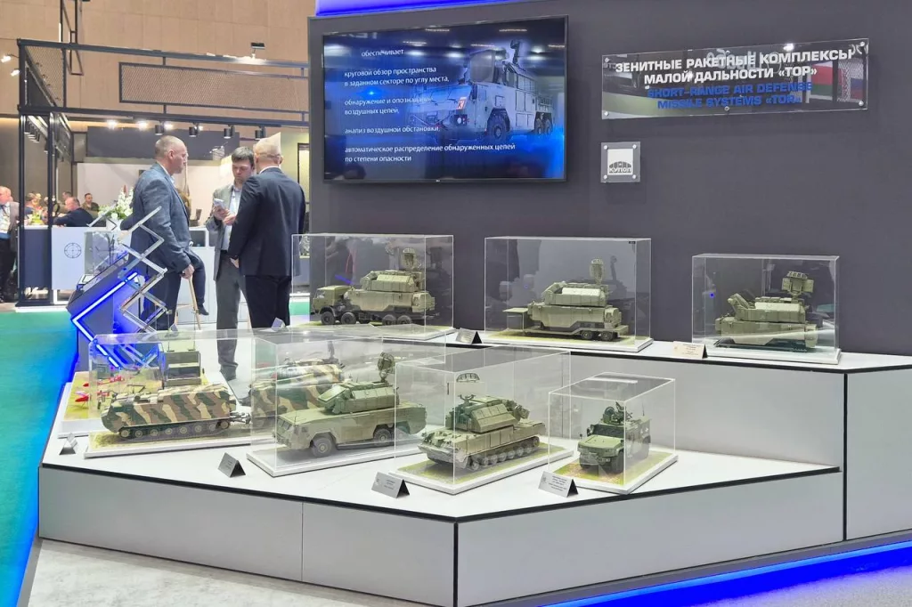 Российская экспозиция на международной выставке вооружения и военной техники MILEX 2025 в Минске