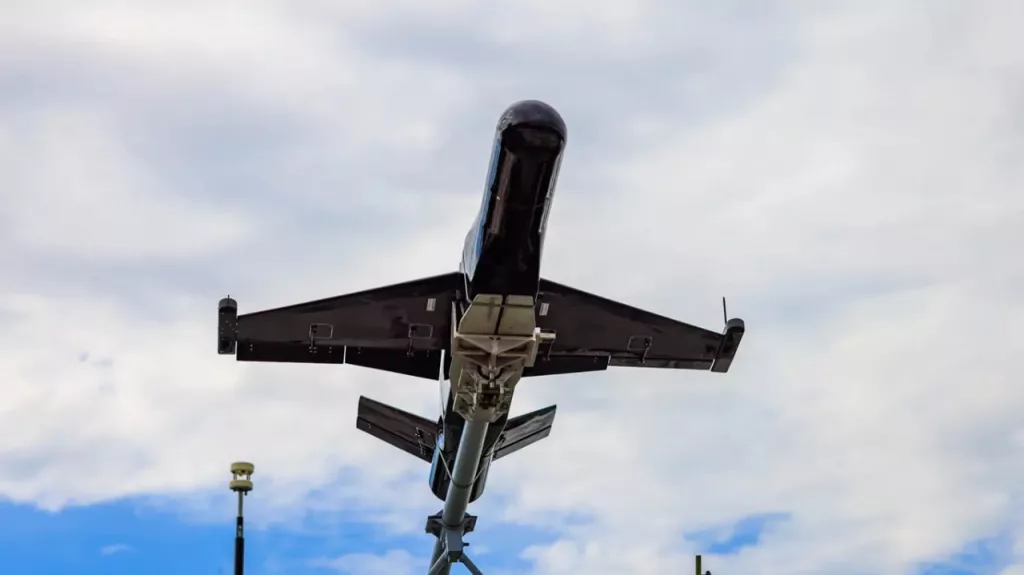 На международной выставке вооружений MILEX-2025 белорусская компания «ОКБ ТСП» представила командно-штабную машину управления огнем артиллерии «Арба»