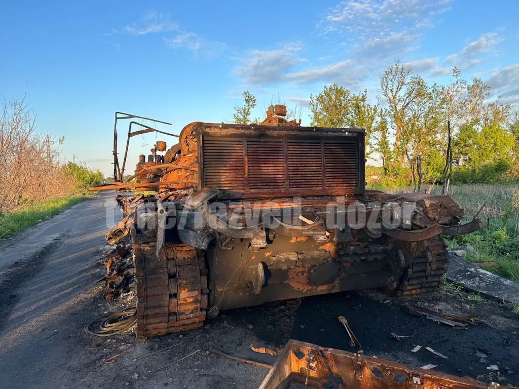 Осмотр уничтоженной американской ББМ International MaxxPro и других образцов военной техники украинских оккупантов