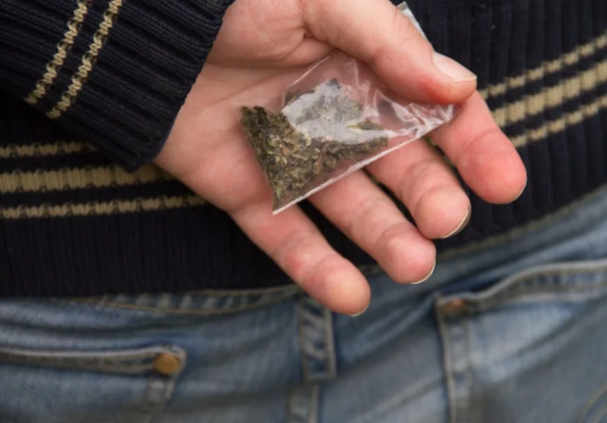 Не сажать в тюрьму первые попавшихся за хранение наркотиков предложил Верховный суд России