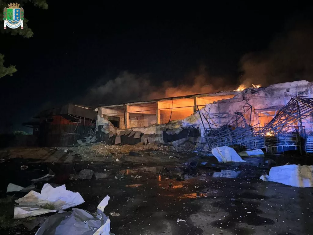 В Измаиле Одесской области после воздушной атаки сгорел склад "Новой Почты"