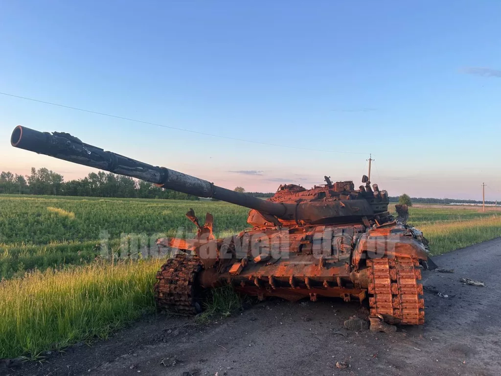 Осмотр уничтоженной американской ББМ International MaxxPro и других образцов военной техники украинских оккупантов