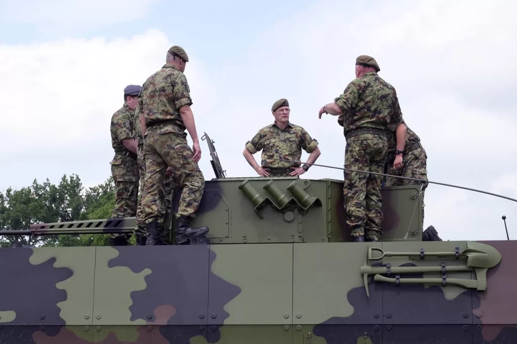 Начальник Генерального штаба Вооруженных сил Сербии генерал Милан Мойсилович посетил Центр испытаний вооружений и военной техники «Никинци»