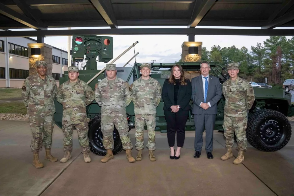 Продолжая тему применения боевых лазеров против БЛА, стоит обратить внимание на те усилия, которые США прилагают в этой области