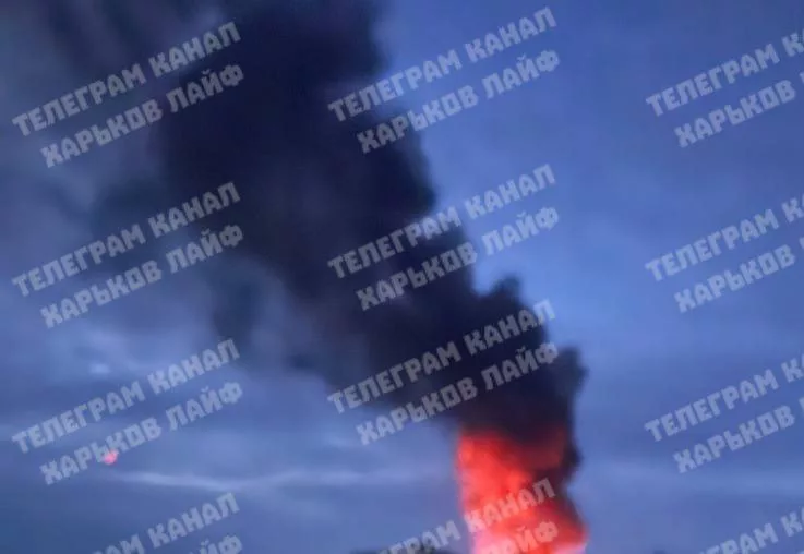 Дроны атаковали цели в Харькове. На месте одного из прилётов пожар