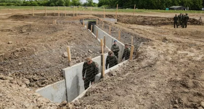 Тем временем польские вооруженные силы активно возводят фортификационные сооружения на границе с Калининградской областью