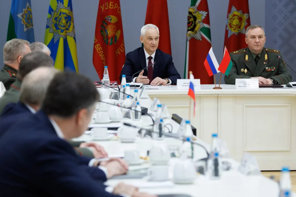 Министр обороны РФ Андрей Белоусов провел переговоры со своим белорусским коллегой в Минске