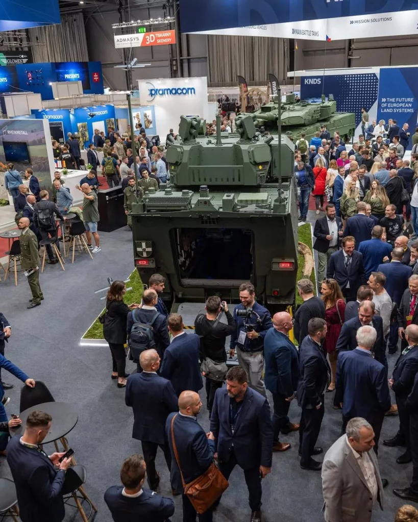 Чехи официально презентовали модернизированный БТР Pandur 8x8 EVO