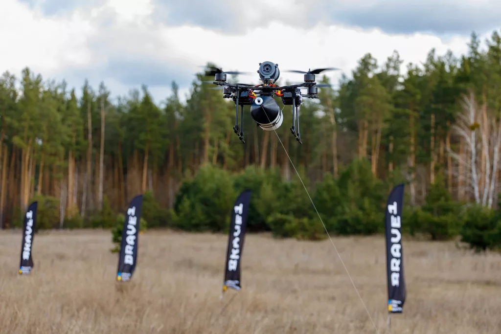 В чём отличия украинских FPV-дронов на оптоволокне от российских?