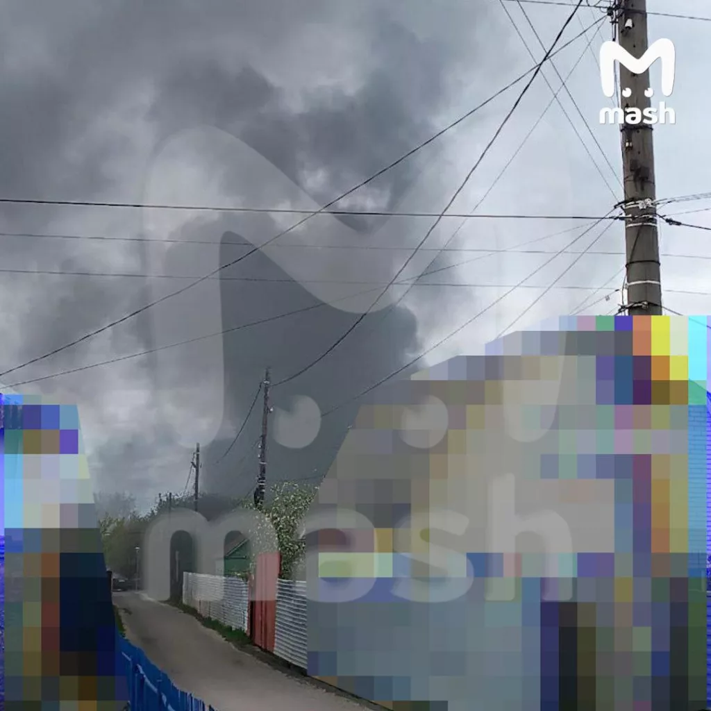ВСУ атаковали ракетами Курск. Местные сообщают, что слышали как минимум пару звуков взрывов. Также очевидцы говорят: начался пожар в районе улицы Широкой