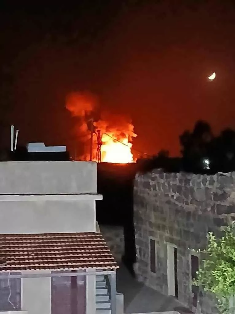ВВС Израиля нанесли порядка 30 авиаударов по военным объектам в сирийских провинциях Дамаск и Даръа