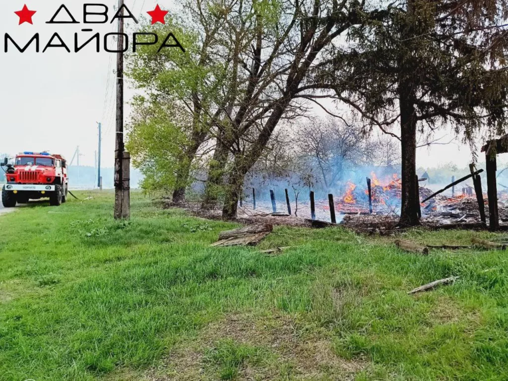 Брянская область. В Погоще по частному дому прилетело 2 фпв противника
