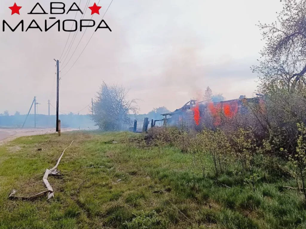 Брянская область. В Погоще по частному дому прилетело 2 фпв противника