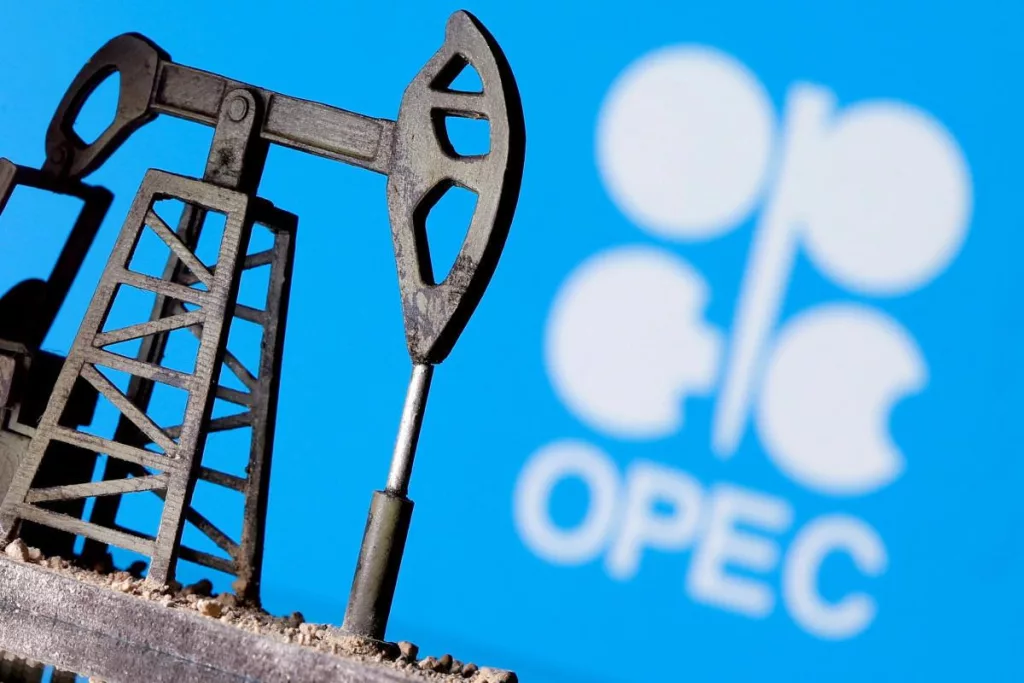 ОПЕК+ только что сбросила бомбу на рынок нефти, — заявил агентству AFP Хорхе Леон из Rystad Energy