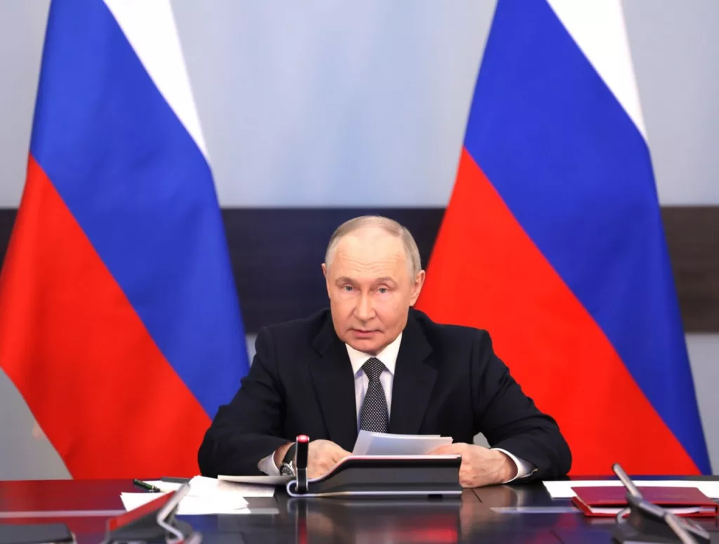 России не было необходимости применять ядерное оружие в ходе СВО, есть надежда, что этого и не потребуется, заявил Путин. Наша страна и без ядерного оружия обладает достаточными силами, чтобы завершить спецоперацию, добавил президент России