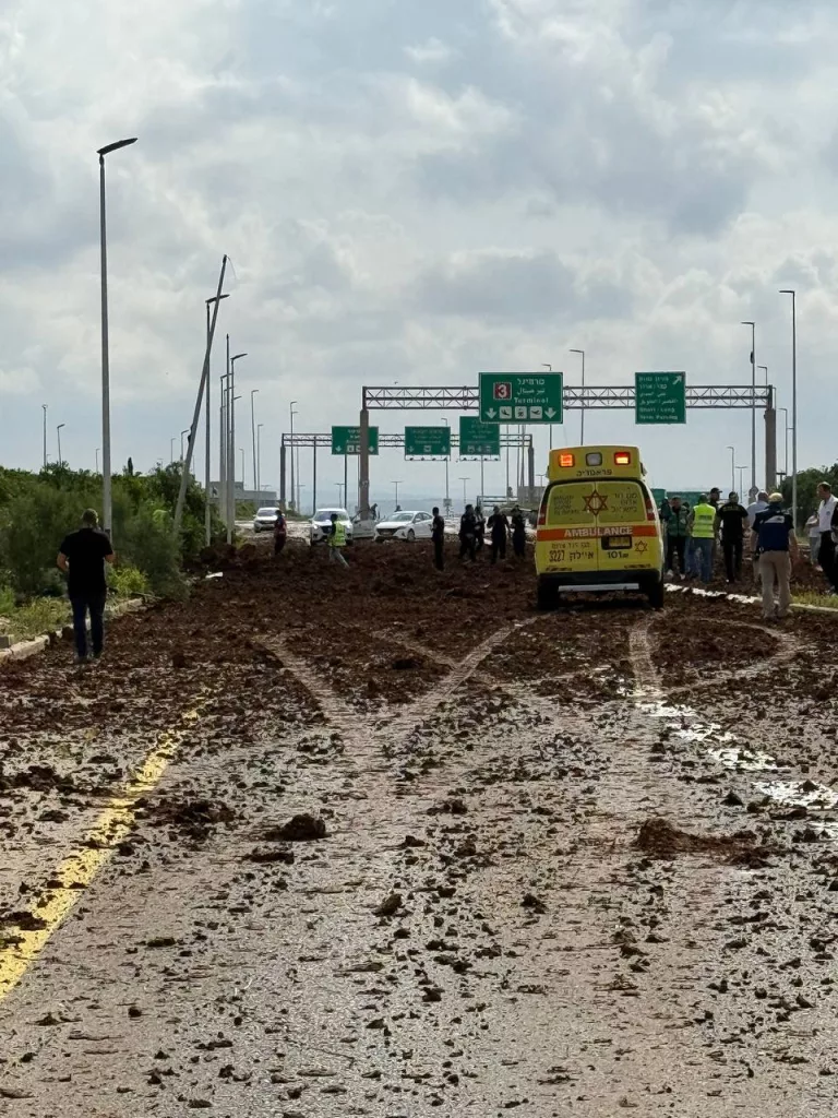 Дым, осколки, отмена вылетов — ракета хуситов упала возле Международного аэропорта в Тель-Авиве