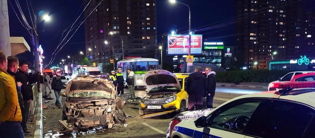В Туле произошла крупная авария, погибла одна женщина. Предварительно, за рулем был член ЦК КПРФ Дмитрий Дубовенко