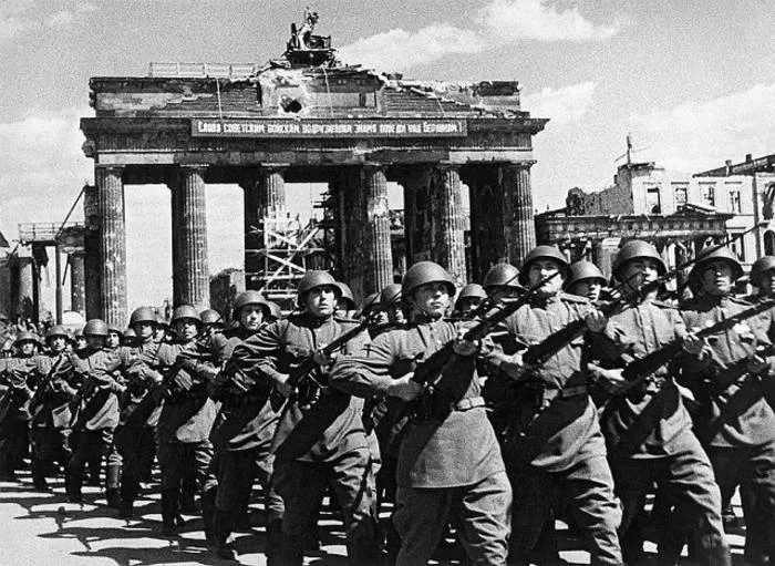 Военная хроника прошлых лет. 4 мая 1945 г. 1413-й день войны
