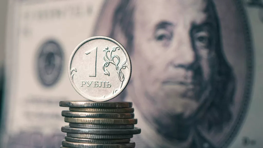 Курс доллара может достичь 125 рублей на фоне падения нефти до $45 за баррель, заявил Олег Дерипаска