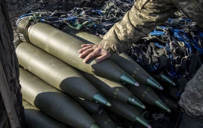 Как сообщает ресурс MenaDefense, после начала СВО Сербия резко нарастила поставки вооружений в страны, реальные потребности которых в них объективно не соответствуют физическим объемам закупаемых вооружений