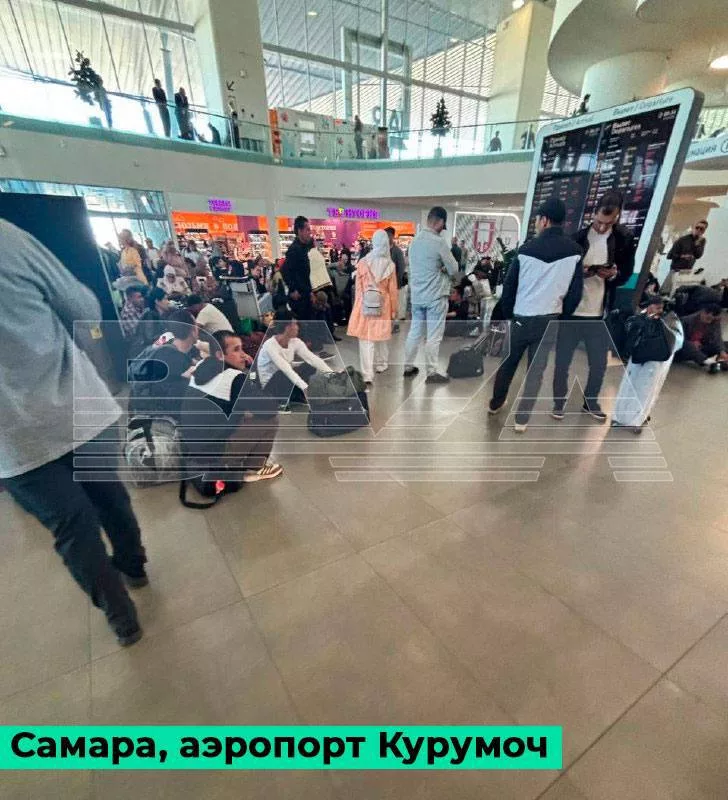 В российских аэропортах многочасовые задержки рейсов из-за закрытия московских аэропортов в связи с атакой беспилотников