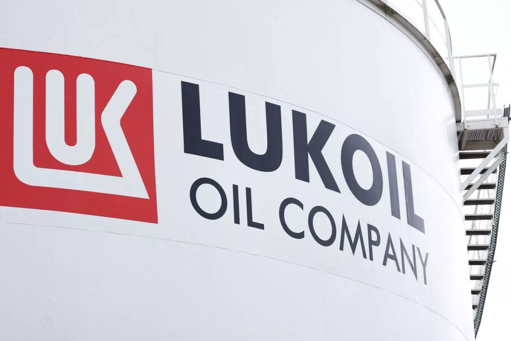 Евросоюз готовит новые санкции против российских нефтяных компаний