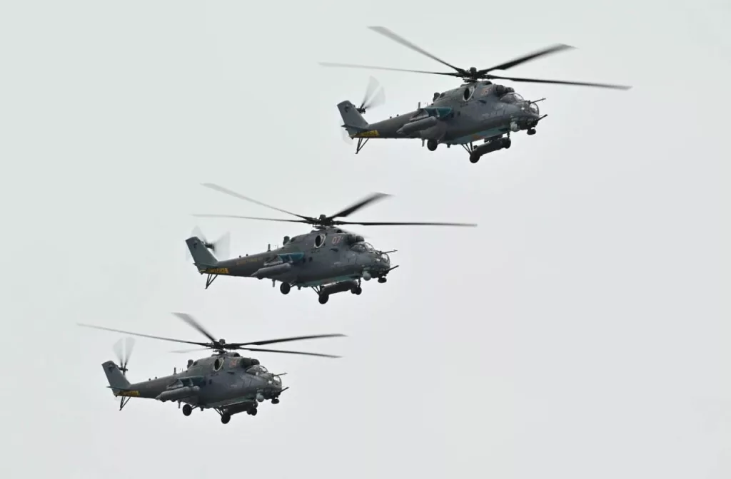 Участники вчерашнего воздушного парада в Астане