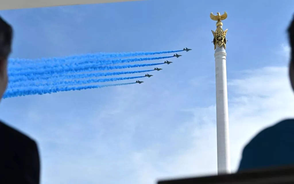 Участники вчерашнего воздушного парада в Астане