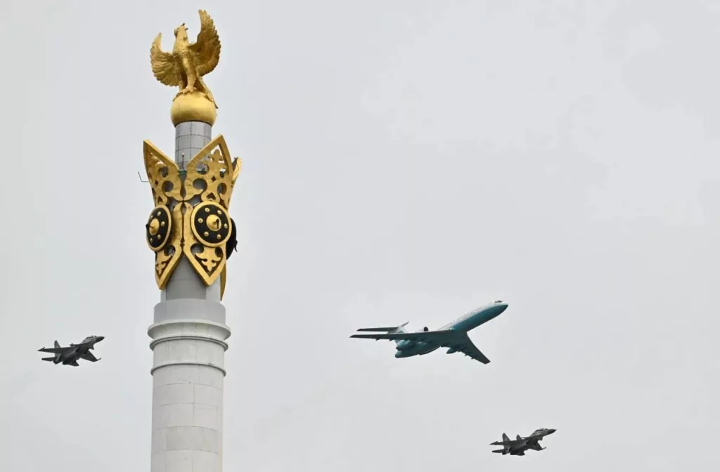 Участники вчерашнего воздушного парада в Астане