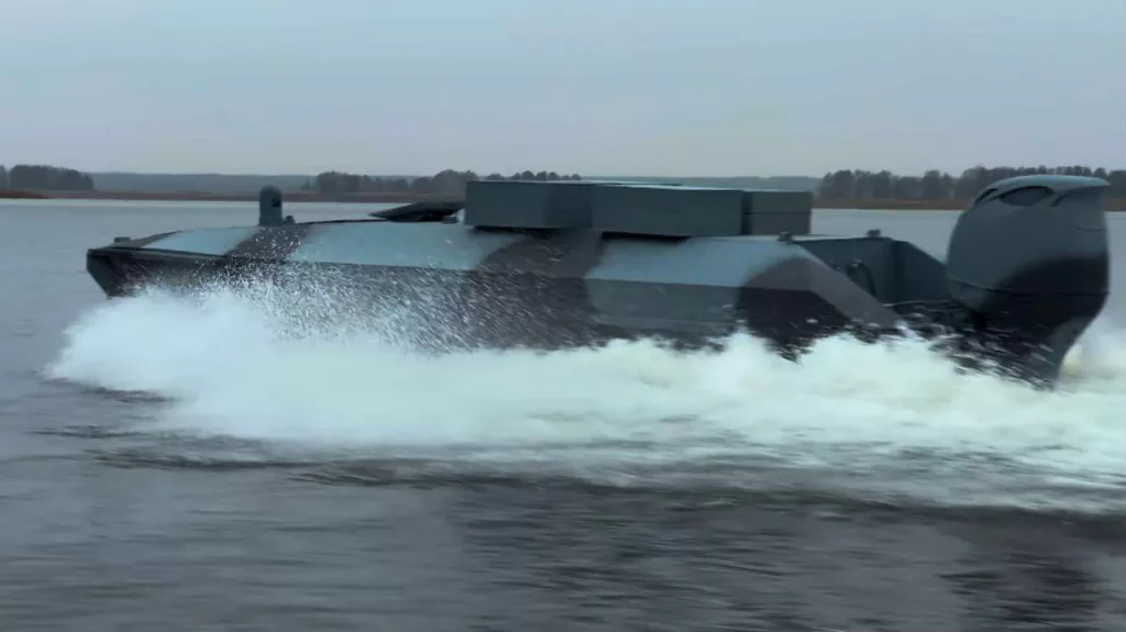 На Украине официально представили БэК-дрононосец