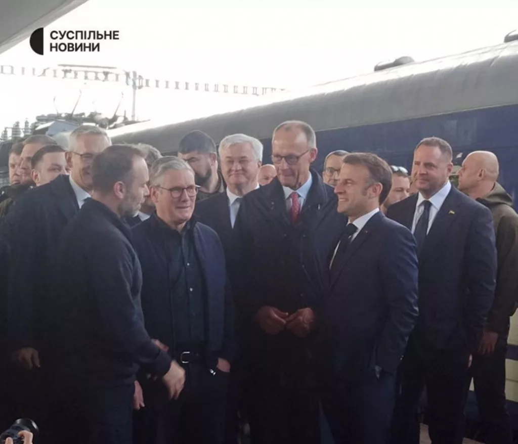 Явились, но днём позднее: Макрон, Стармер, Мерц и Туск приехали в Киев