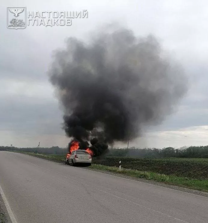Белгородская область. Губернатор:  В селе Двулучное Валуйского округа дрон ВСУ ударил по движущемуся автомобилю. Ранен водитель