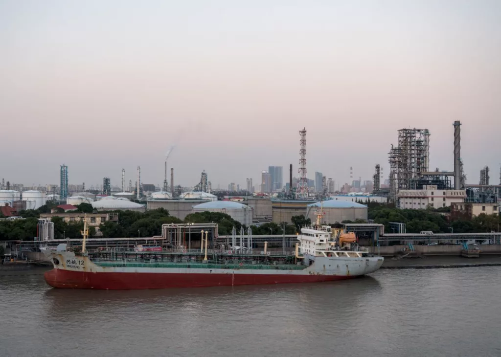 США хотят отлучить Китай от иранской нефти