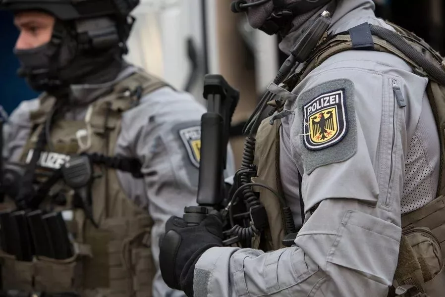 Троих украинцев задержали в Германии и Швейцарии за подготовку терактов в пассажирских самолетов — WSJ