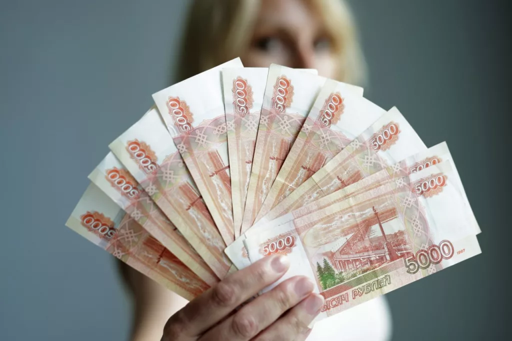 Ввести безусловный базовый доход предложили в Госдуме