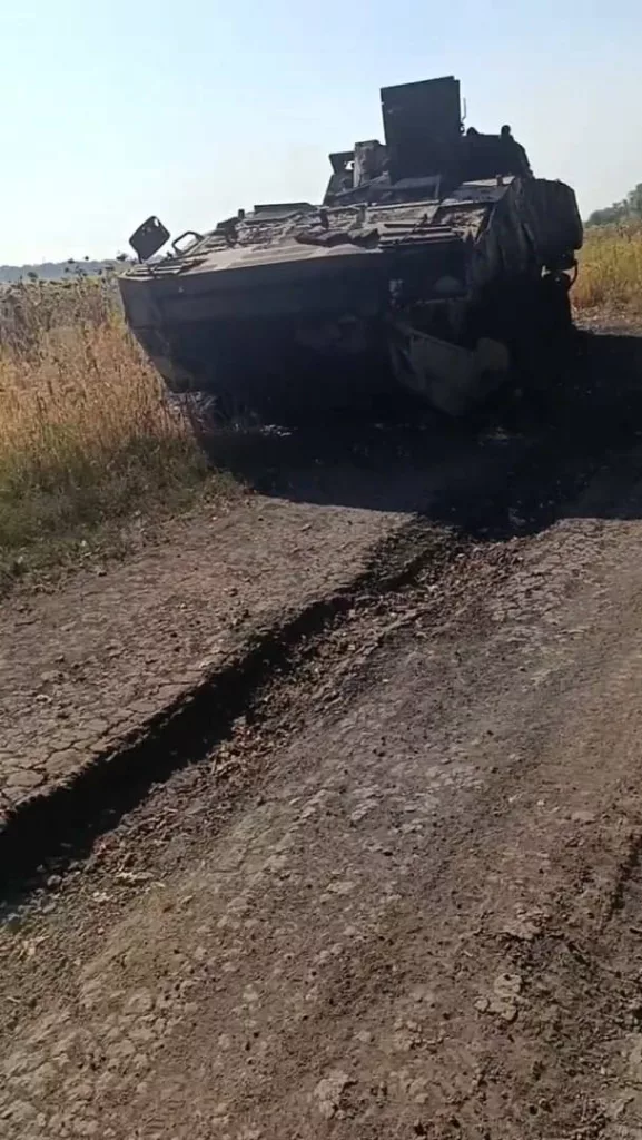 Бронетранспортёр Rosomak польского производства, уничтоженный в районе Волчанска Харьковской области