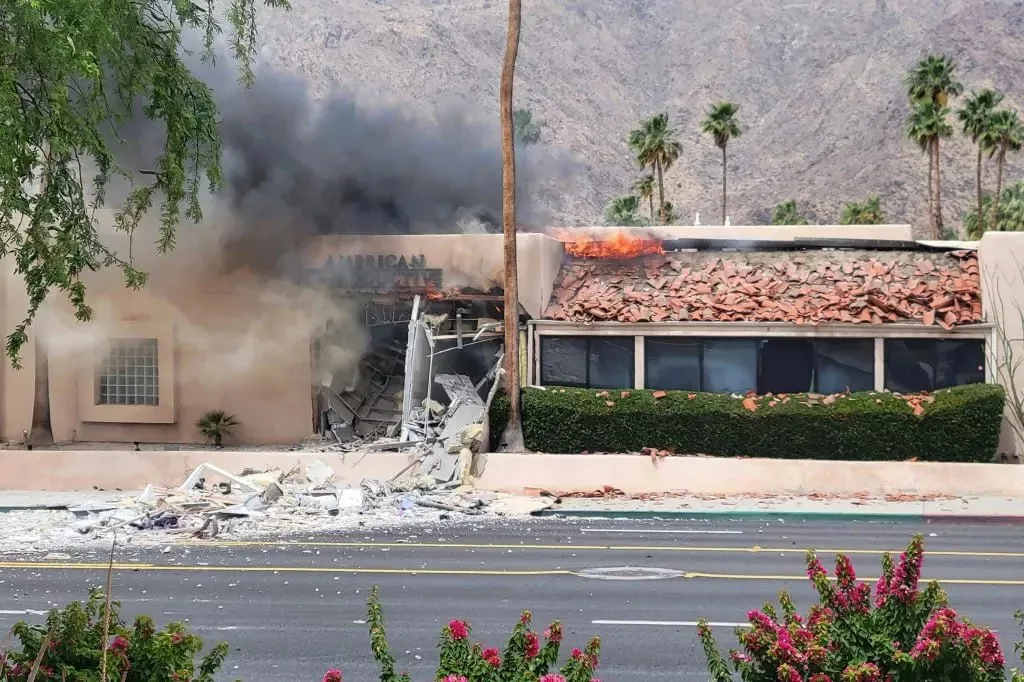 Бомба взорвалась возле клиники репродуктивной медицины в калифорнийском городе Палм-Спрингс. ФБР назвало случившееся терактом