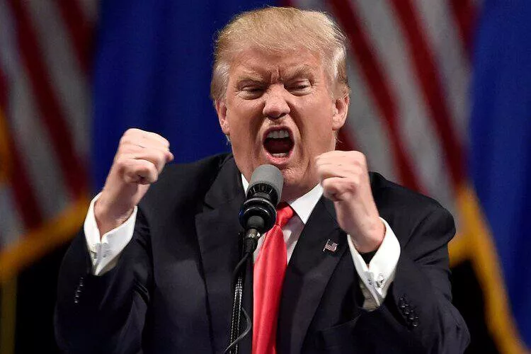 Трамп заявил, что рассмотрит вариант и с наращиванием поставок оружия Украине, но верит в мирное урегулирование