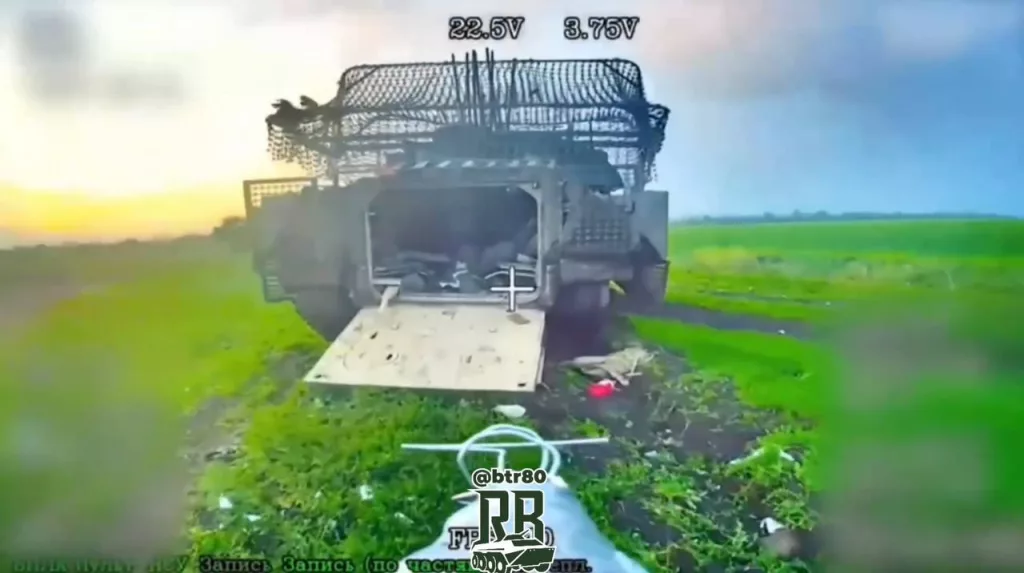 Уничтожение оптоволоконными FPV-дронами бронеавтомобиля International MaxxPro и поражение брошенной БМП M2A2 Bradley ODS-SA на Покровском направлении