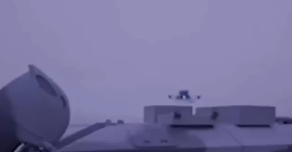 ГУР МО Украины показало в пропагандистском фильме кадры запуска FPV и дронов-камикадзе типа «крыло» с беспилотного катера Magura